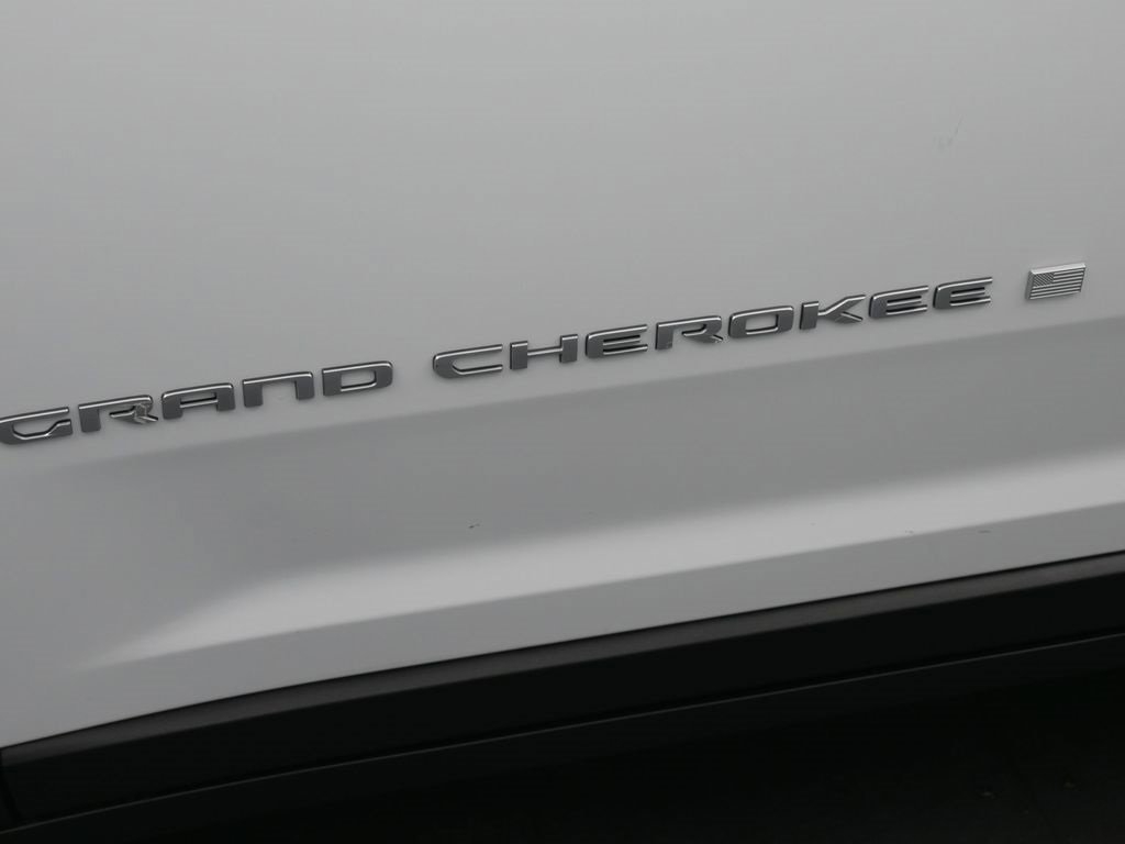 New 2025 Jeep Grand Cherokee Laredo X w/ Luxury Tech Group I image 13