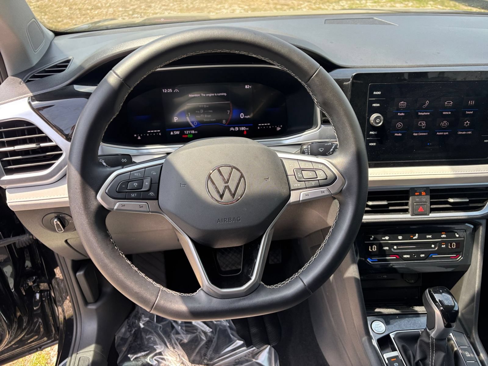 Used 2025 Volkswagen Taos SE AWD/4WD image 29