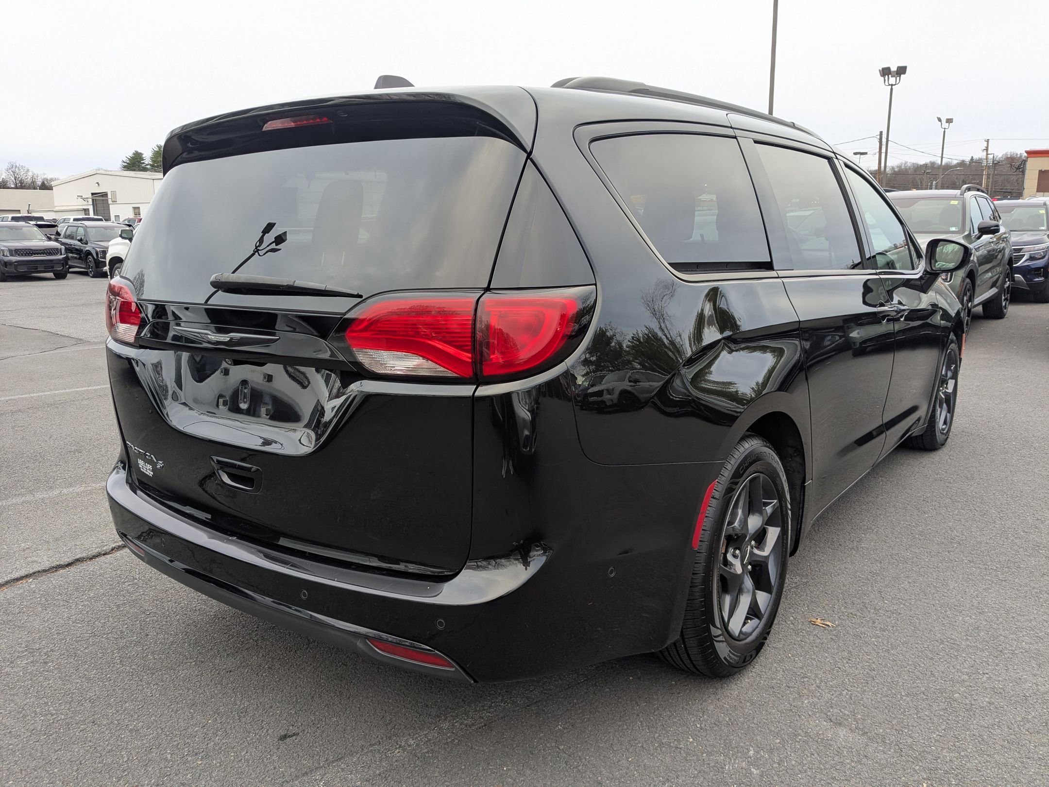 Used 2019 Chrysler Pacifica Touring-L Plus w/ Advanced Safetytec Group image 6