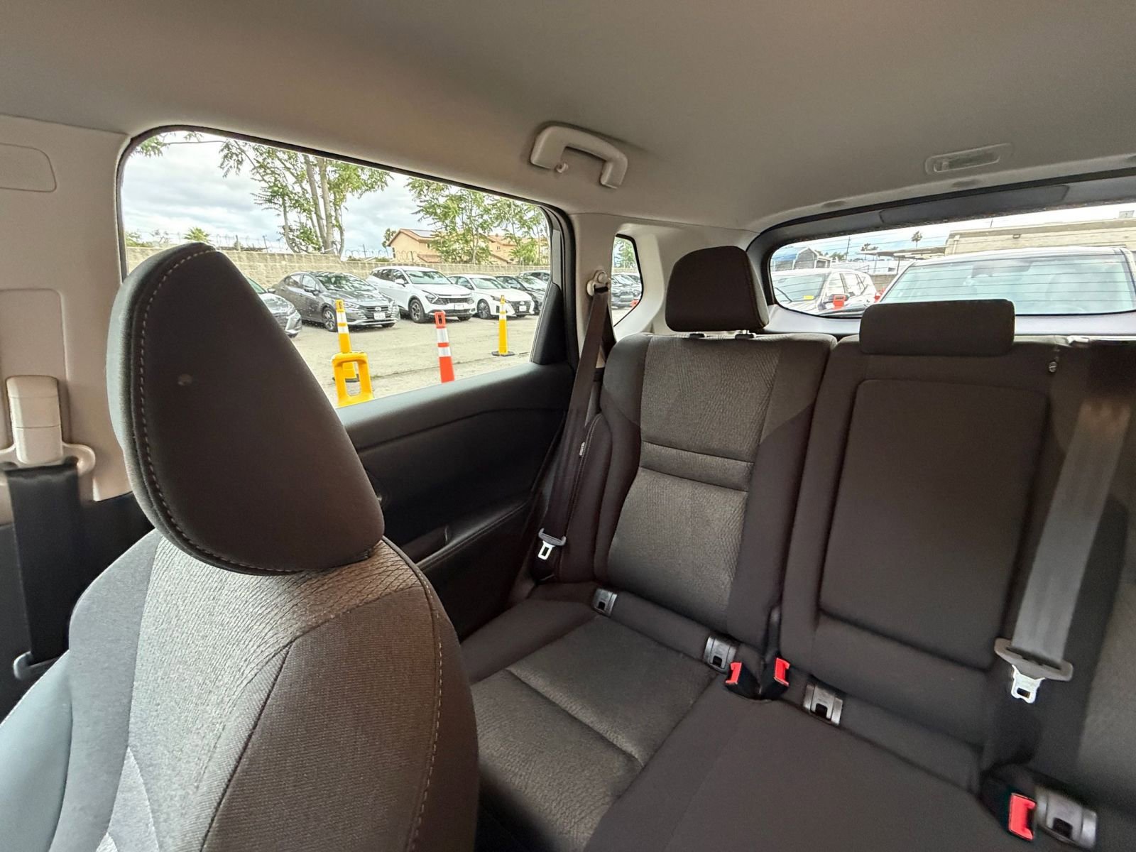 Used 2025 Nissan Rogue SV FWD image 41
