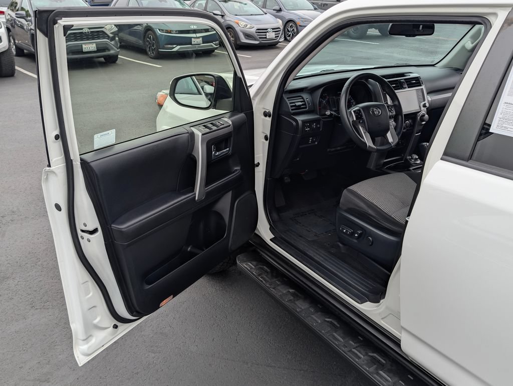 Used 2022 Toyota 4Runner SR5 AWD/4WD image 36
