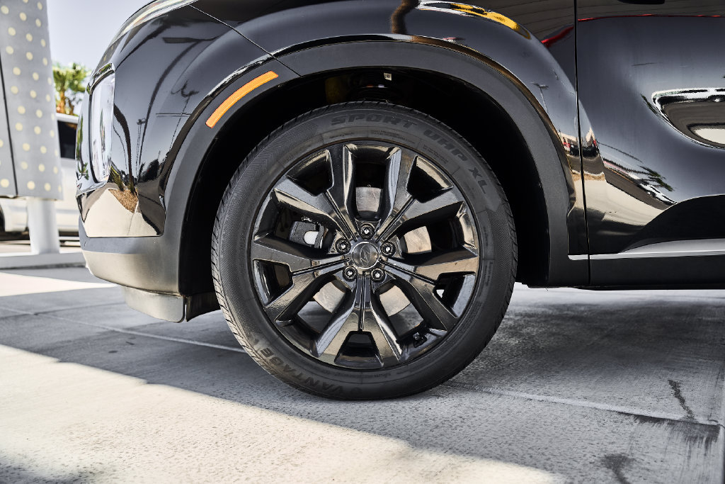 Used 2020 Hyundai Palisade SEL w/ Premium Package FWD image 3