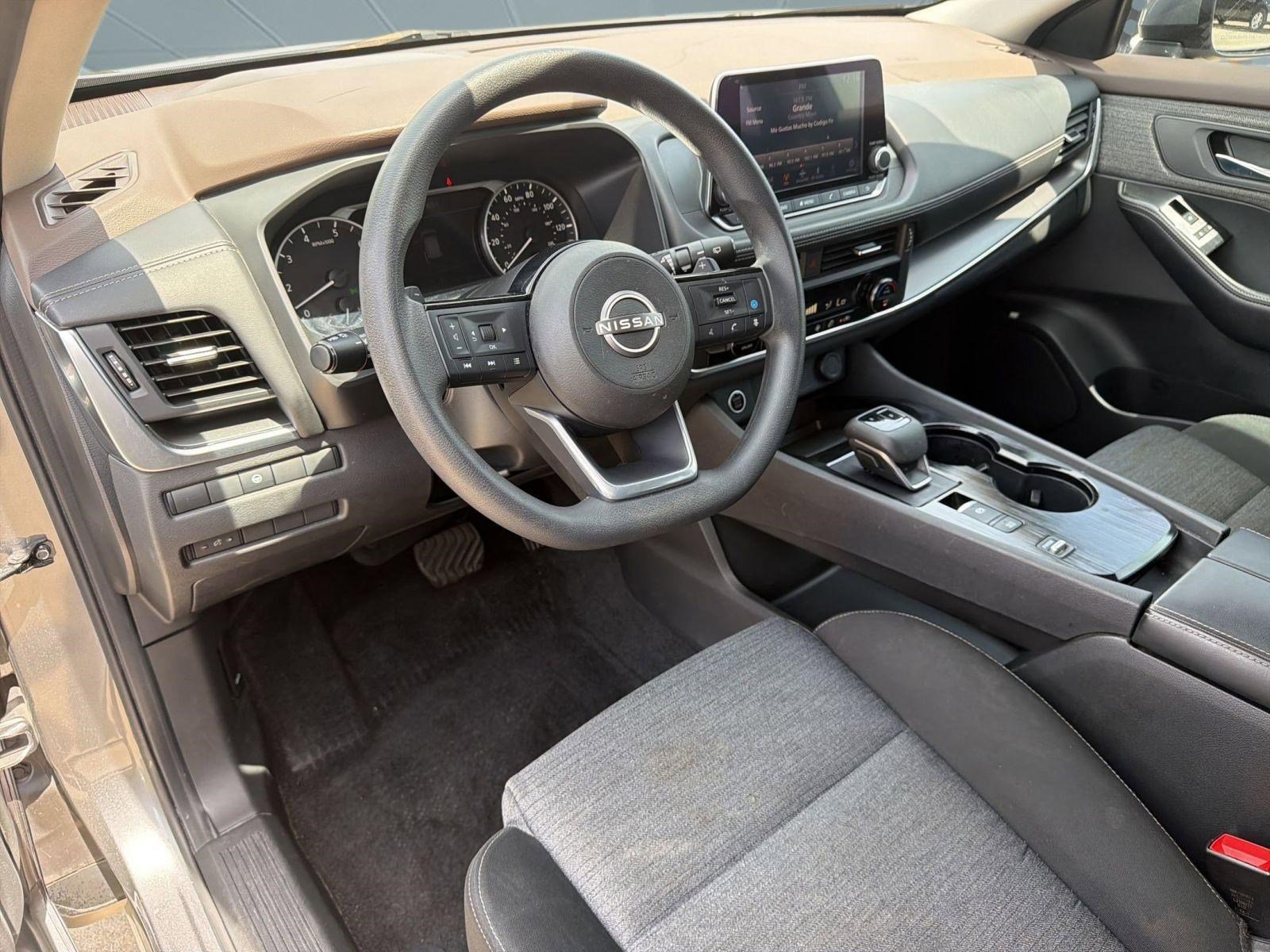 Used 2023 Nissan Rogue SV FWD image 4