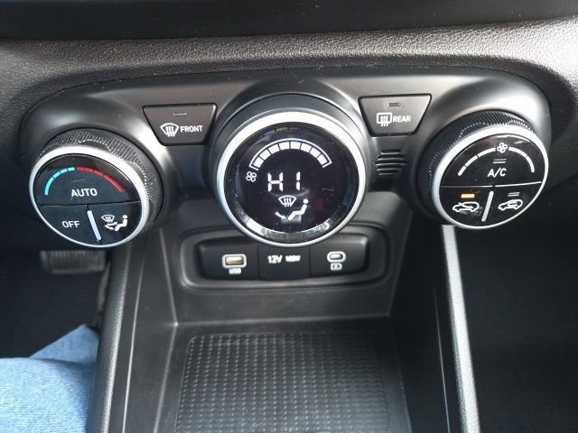 Used 2024 Hyundai Venue SEL image 24