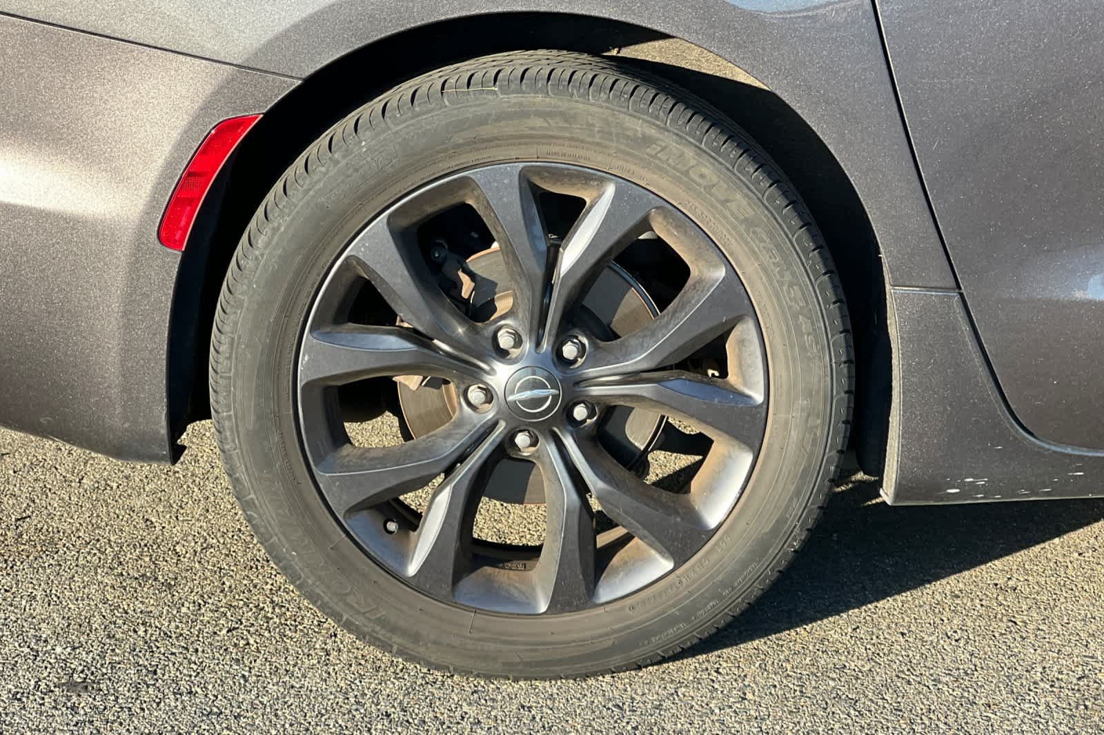 Used 2018 Chrysler Pacifica Limited w/ Advanced Safetytec Group FWD image 20