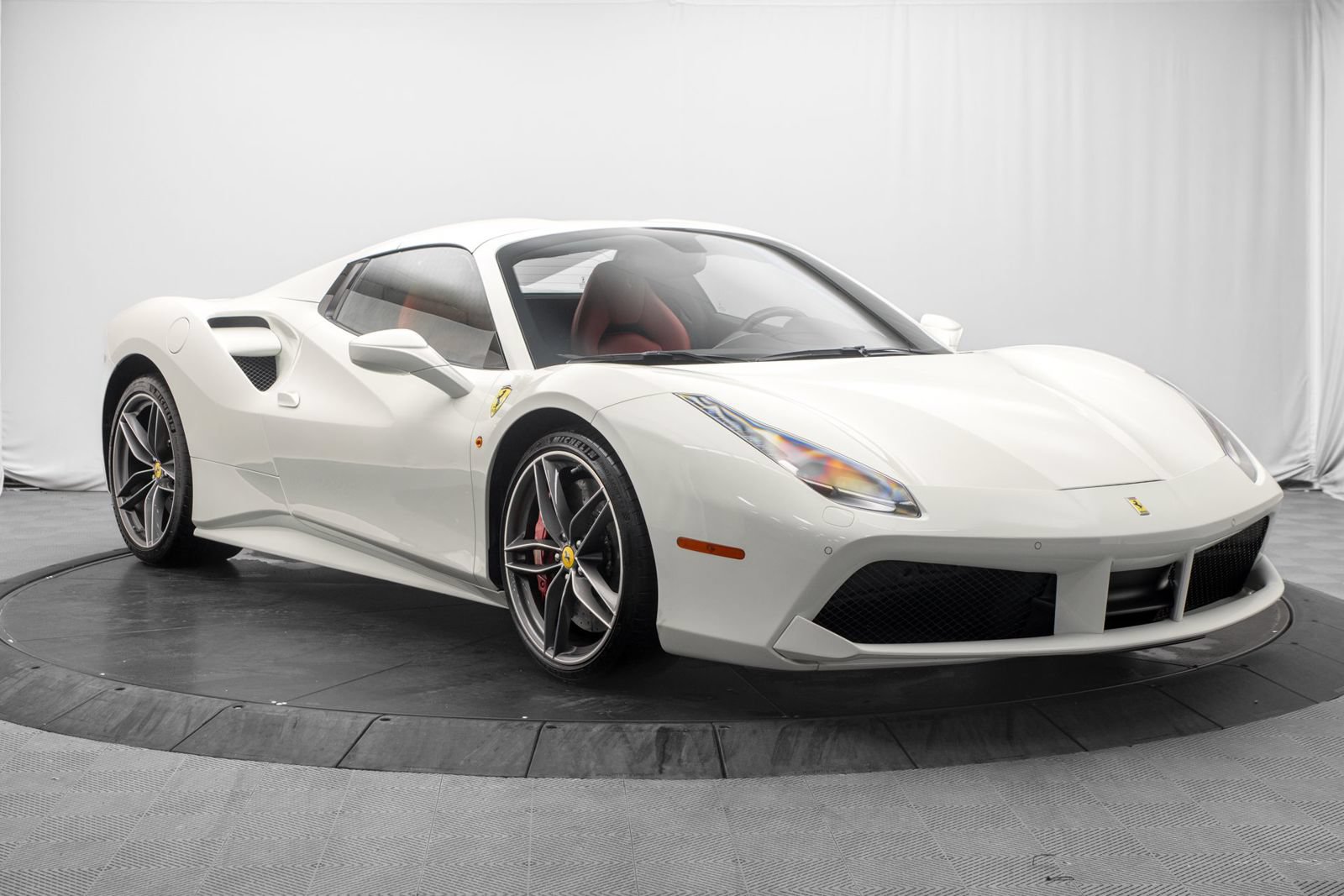 Used 2019 Ferrari 488 Spider RWD image 9