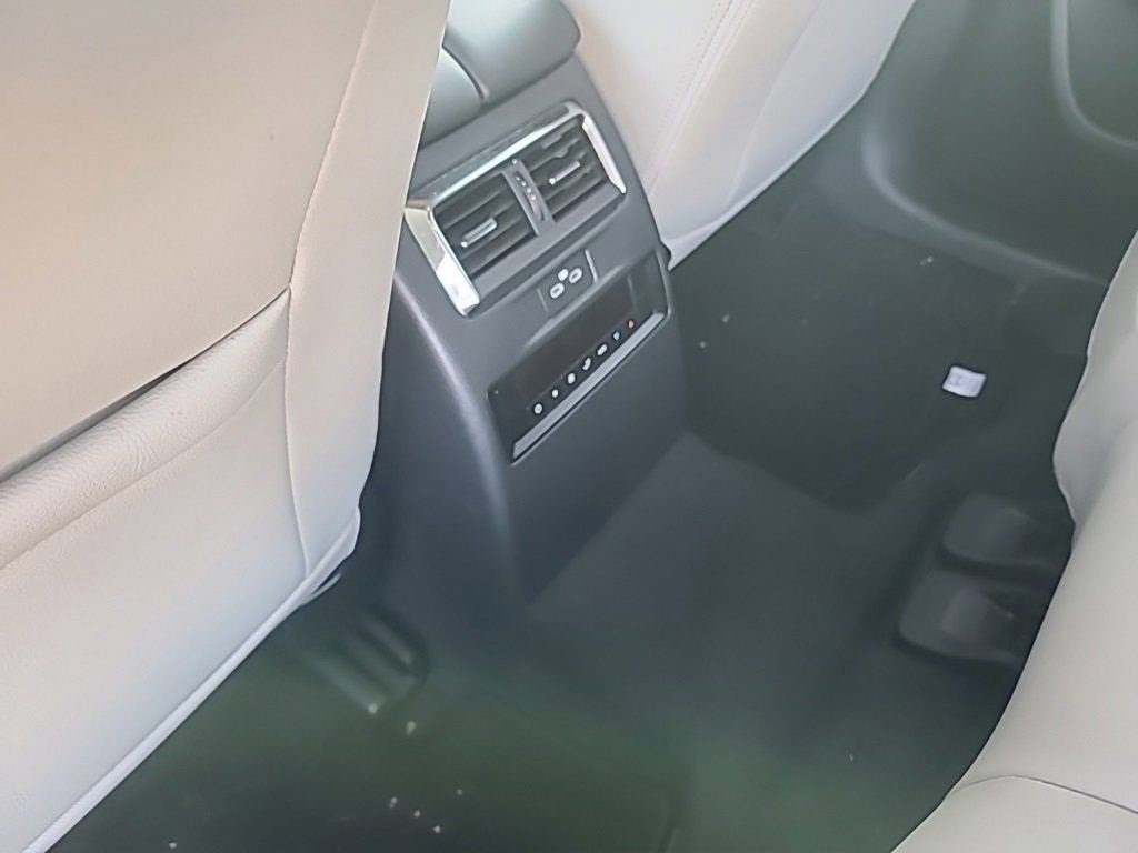 Used 2024 MAZDA CX-90 3.3 Turbo w/ Preferred Plus image 25