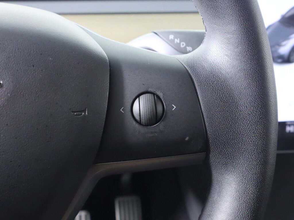 Used 2020 Tesla Model Y Long Range image 12