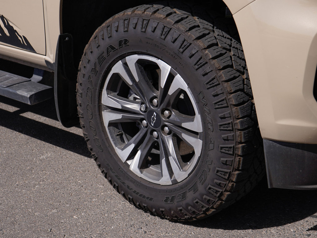 Used 2022 Chevrolet Colorado Z71 AWD/4WD image 17