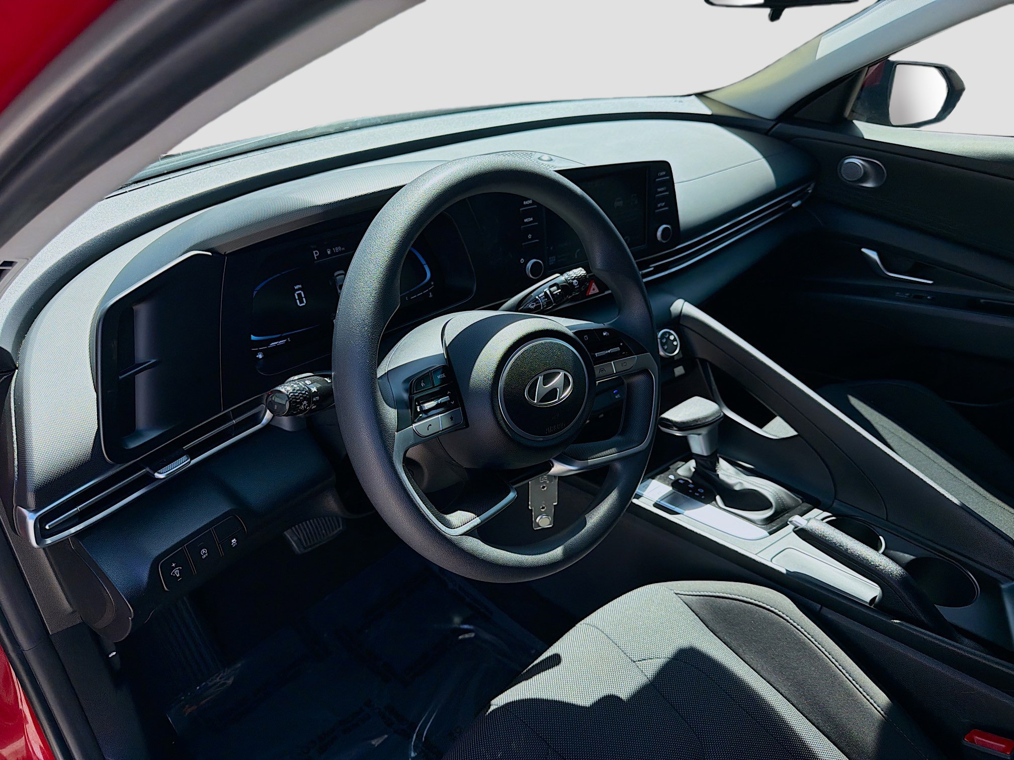 Used 2025 Hyundai Elantra SE image 7