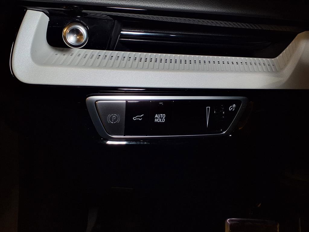 Used 2026 Cadillac Optiq Luxury 2 image 17