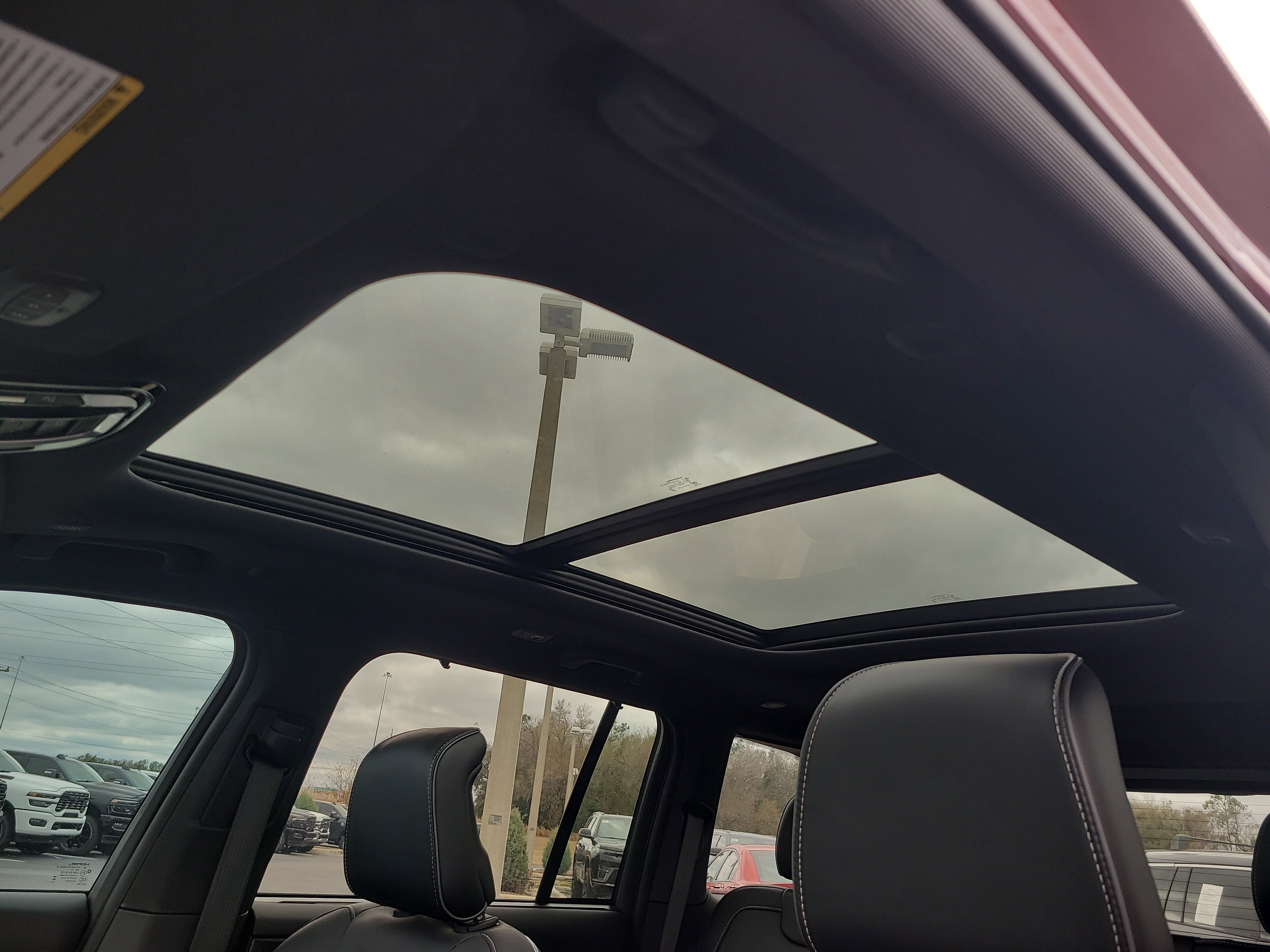 Used 2023 Jeep Grand Cherokee Overland w/ Luxury Tech Group IV image 20