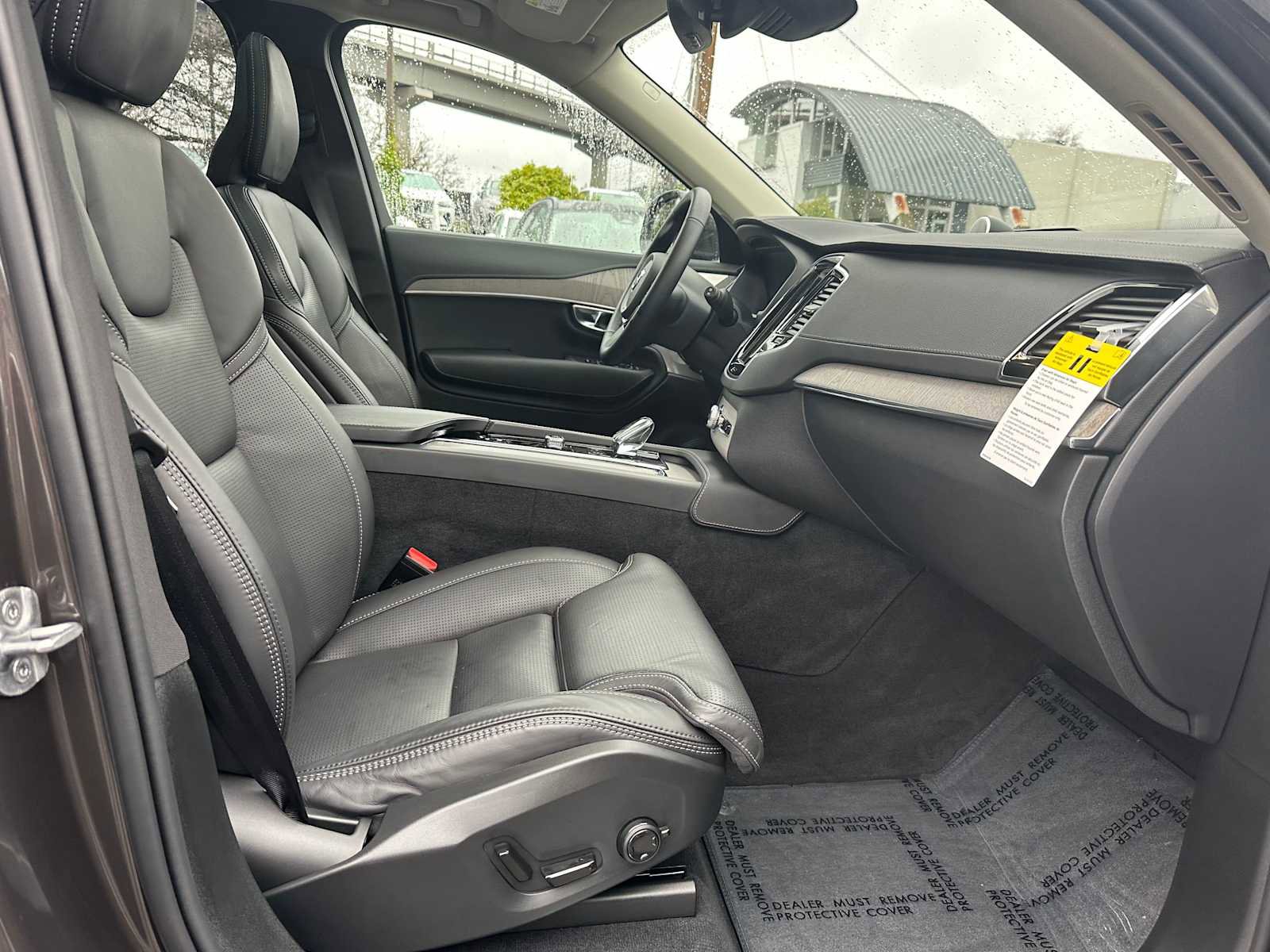 Used 2025 Volvo XC90 B6 Ultra w/ Protection Package Premier image 10