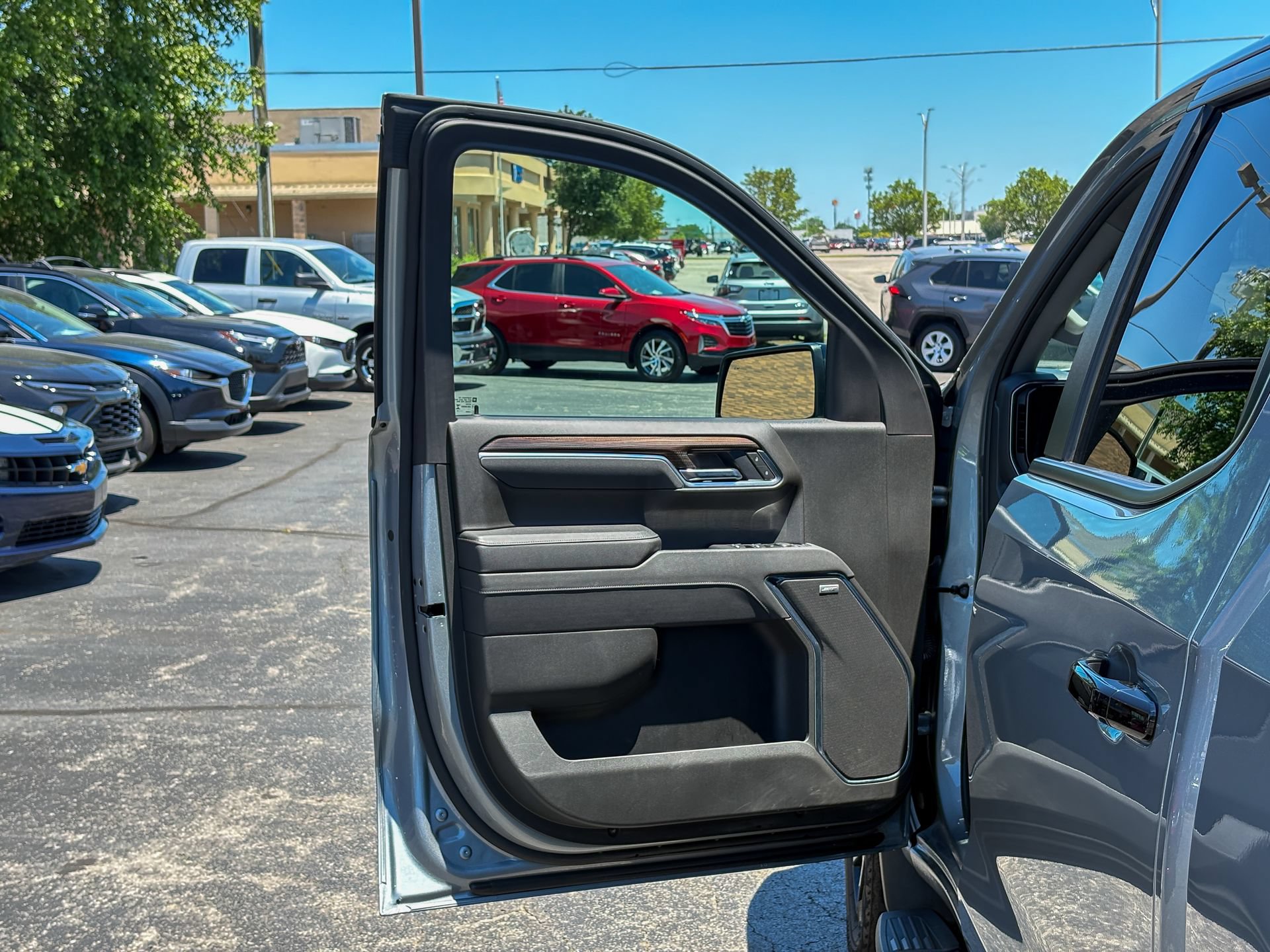 Used 2025 Chevrolet Silverado 1500 LT Trail Boss w/ LT Trail Boss Premium Package AWD/4WD image 22