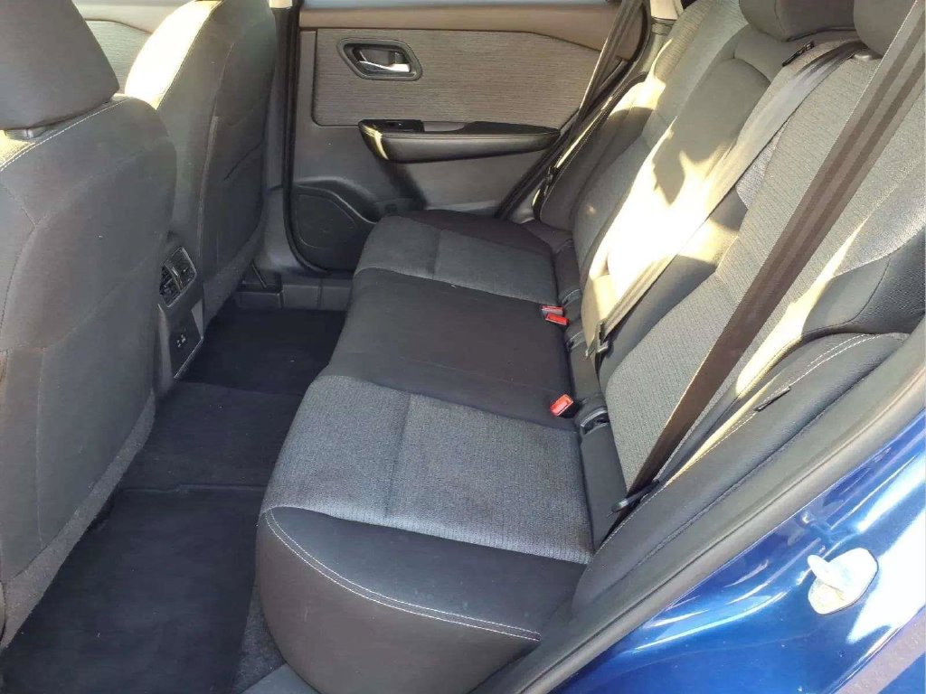 Used 2023 Nissan Rogue SV FWD image 13