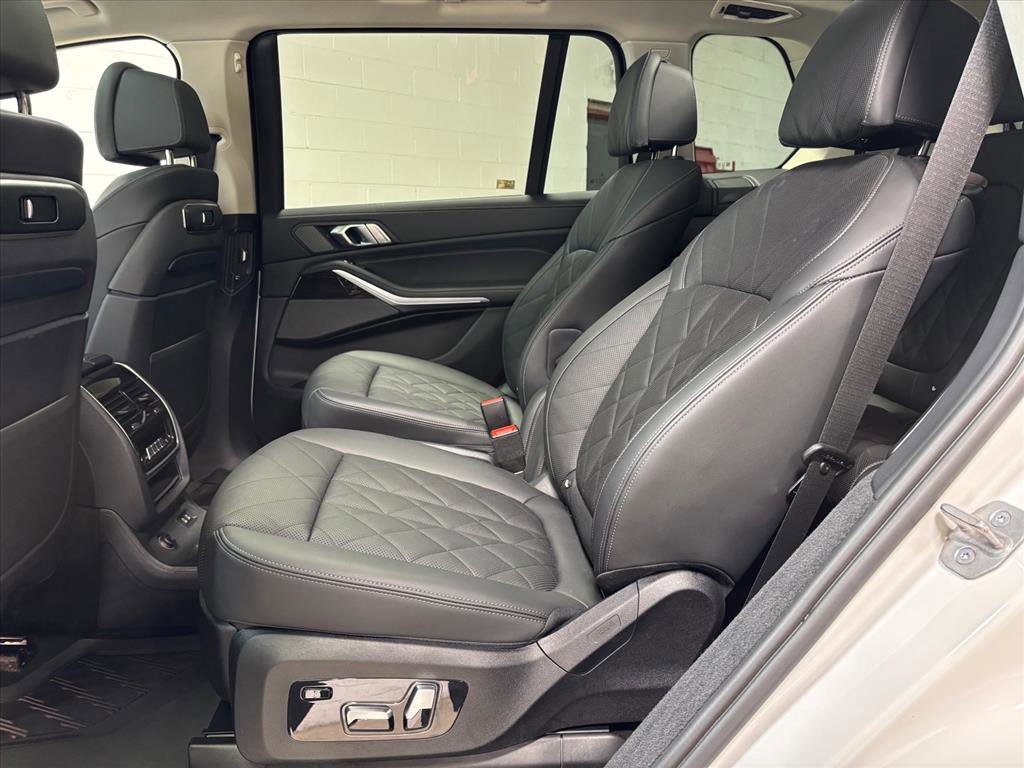 Used 2023 BMW X7 xDrive40i w/ Premium Package AWD/4WD image 29