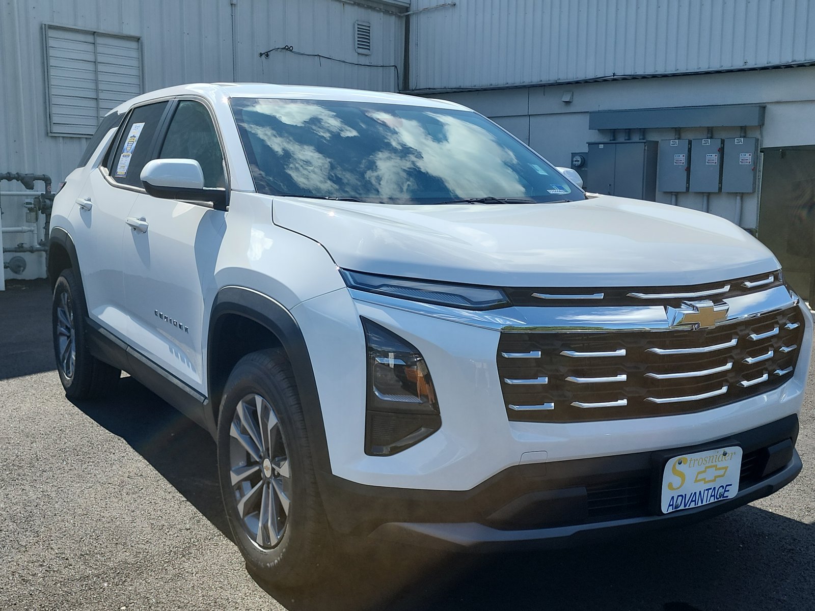 New 2027 Chevrolet Equinox LT w/ Convenience Package II FWD image 7
