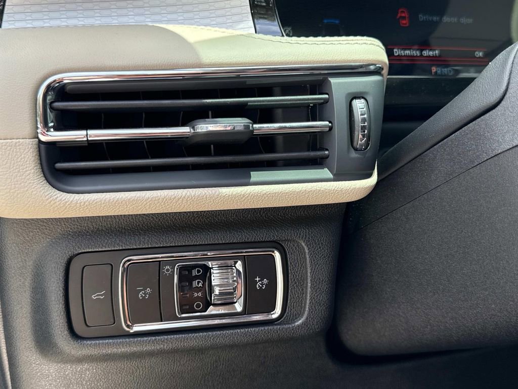 New 2025 Lincoln Corsair FWD w/ Equipment Group 101A image 31