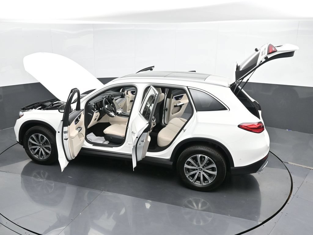 Used 2025 Mercedes-Benz GLC 300 4MATIC image 55