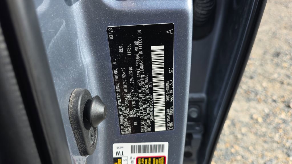 Used 2023 Toyota Highlander XLE image 37
