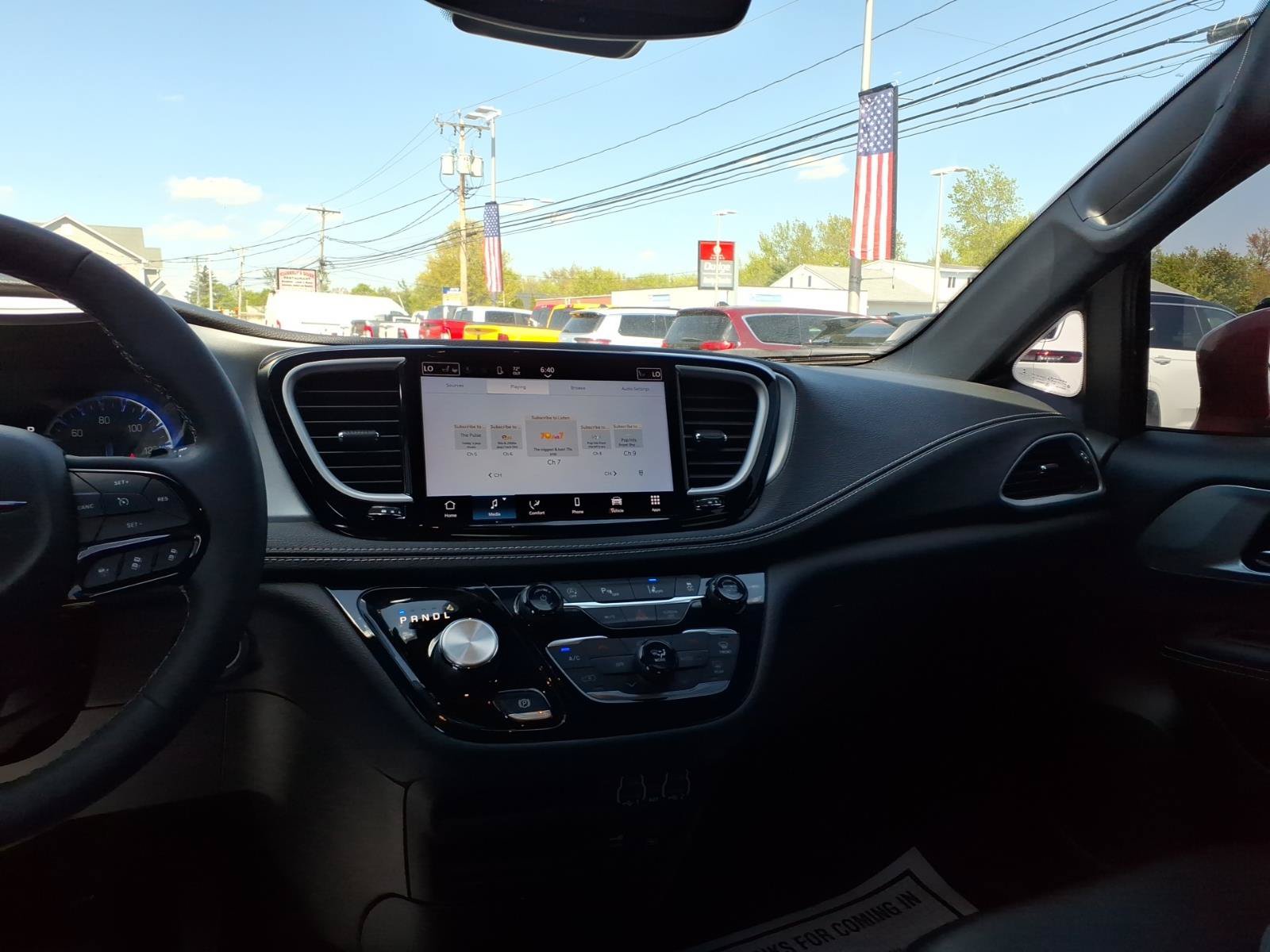 Certified 2022 Chrysler Pacifica Touring-L w/ S Appearance Package AWD/4WD image 19