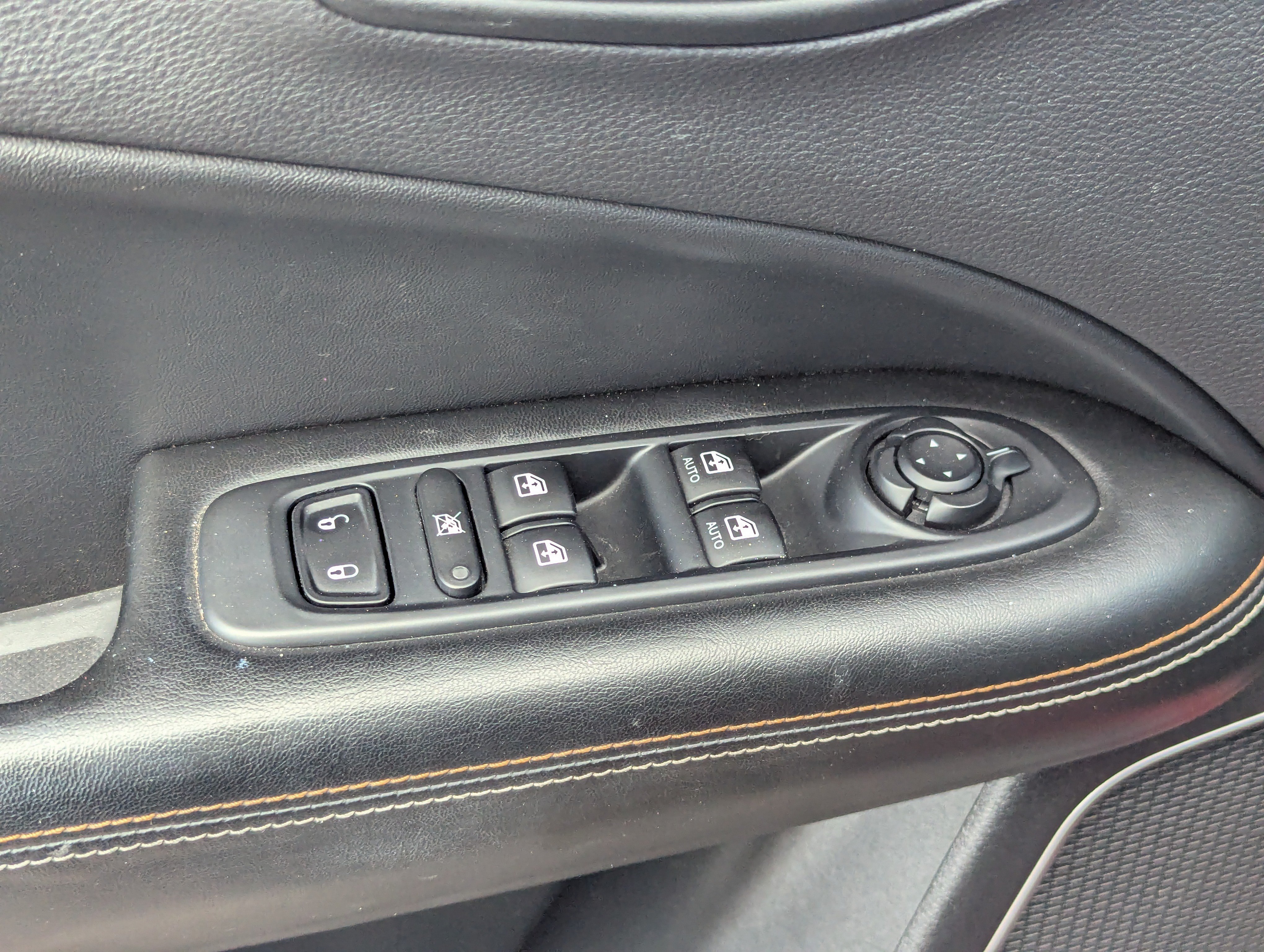 Used 2018 Jeep Compass Latitude w/ Cold Weather Group AWD/4WD image 21