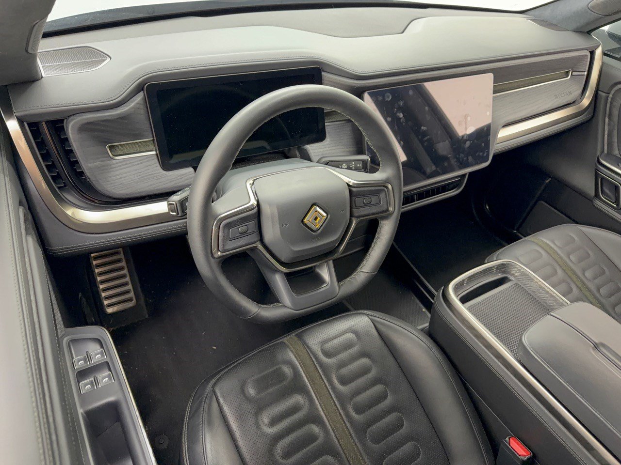 Used 2023 Rivian R1T Adventure Dual AWD/4WD image 4
