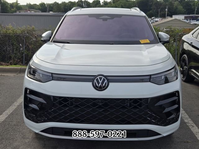 Used 2025 Volkswagen Tiguan SEL R-Line AWD/4WD image 12