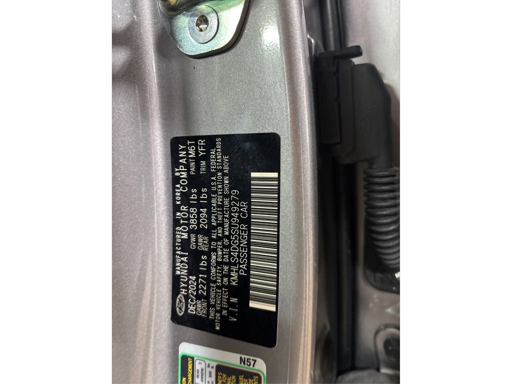 Certified 2025 Hyundai Elantra SEL image 15