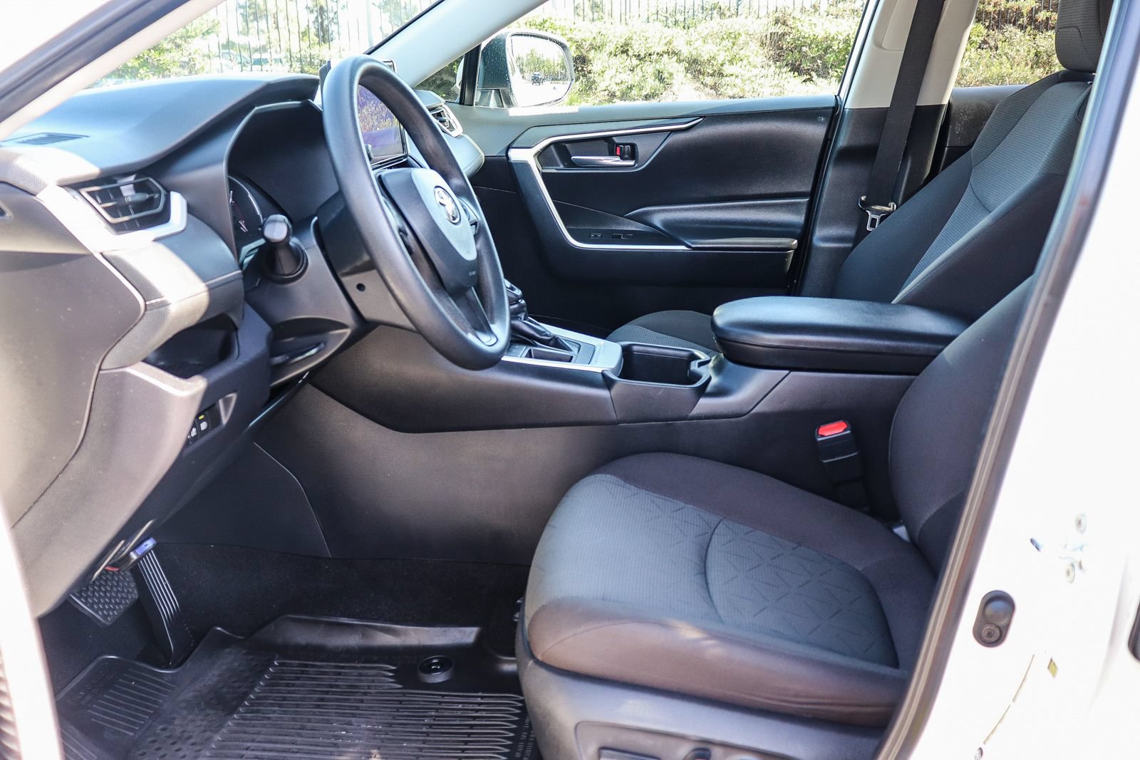 Certified 2024 Toyota RAV4 XLE FWD image 22