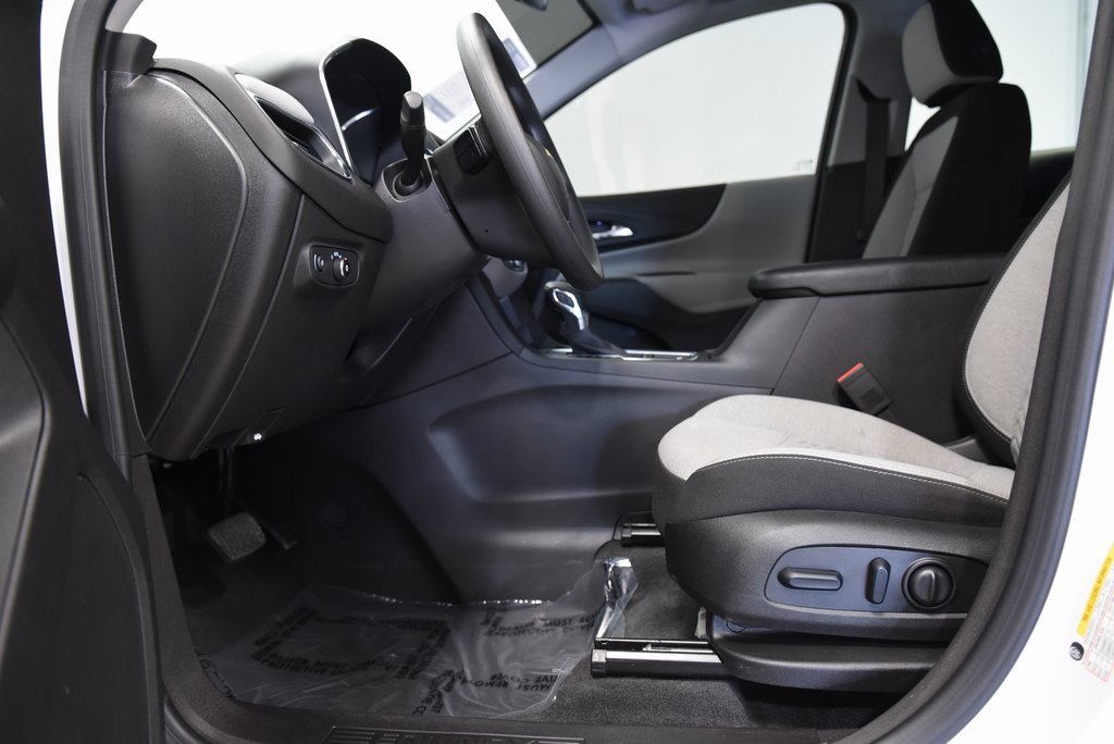 Used 2024 Chevrolet Equinox LS w/ LS Convenience Package image 17