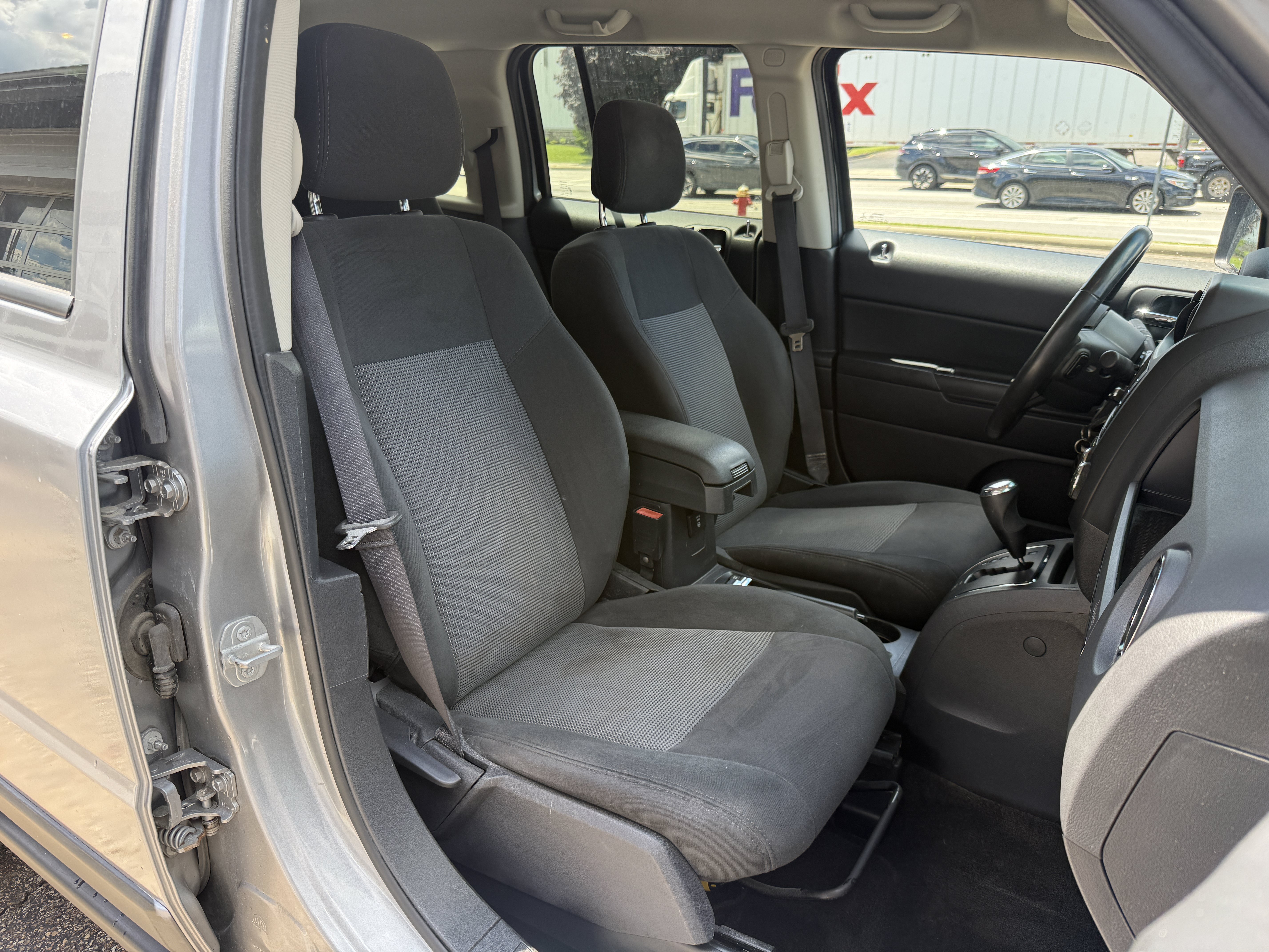 Used 2017 Jeep Patriot Latitude AWD/4WD image 14