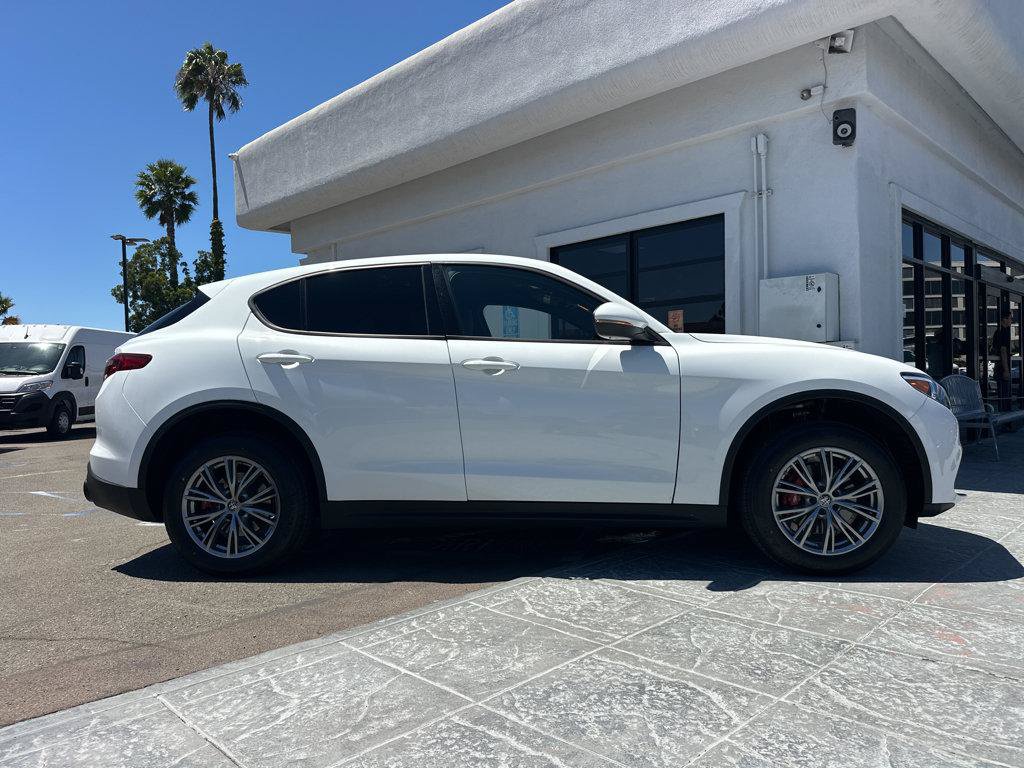 Used 2023 Alfa Romeo Stelvio Sprint RWD image 42