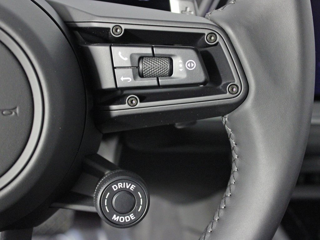 Certified 2025 Porsche Cayenne Coupe image 26