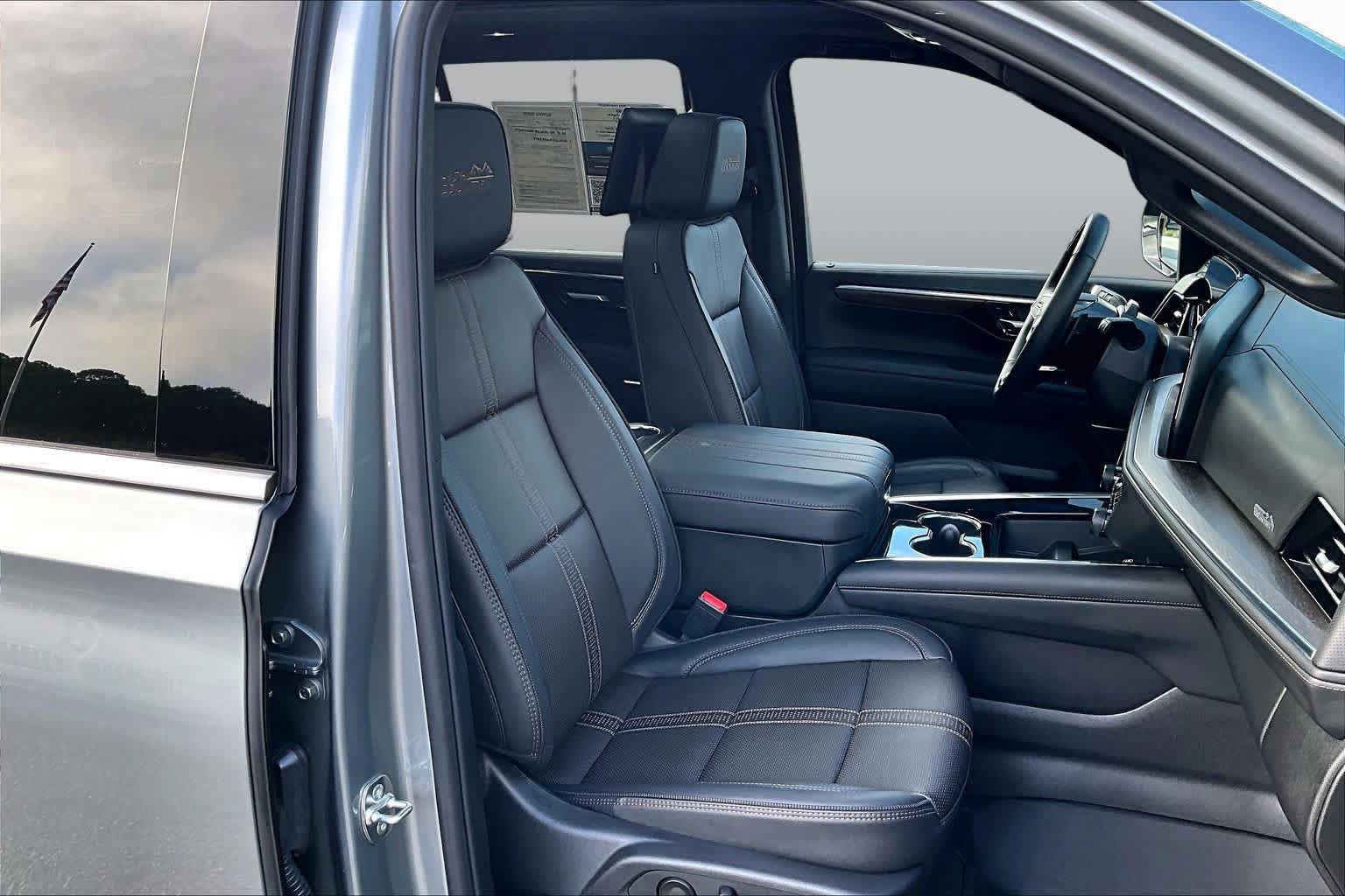Used 2026 Chevrolet Tahoe High Country AWD/4WD image 9