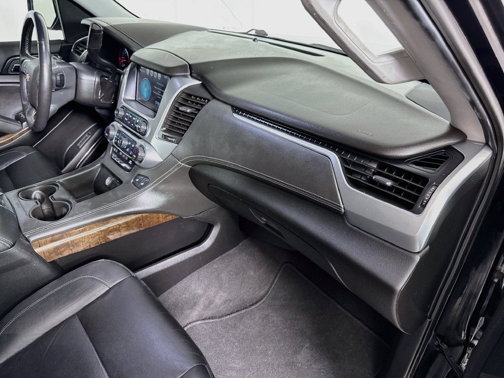 Used 2020 Chevrolet Tahoe LT w/ Luxury Package RWD image 30