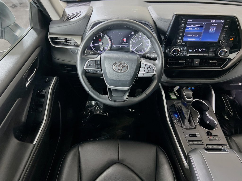 Used 2022 Toyota Highlander XLE AWD/4WD image 19