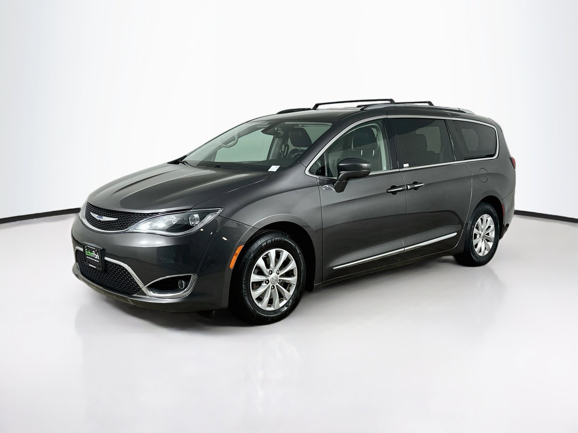 Used 2018 Chrysler Pacifica Touring-L FWD image 3