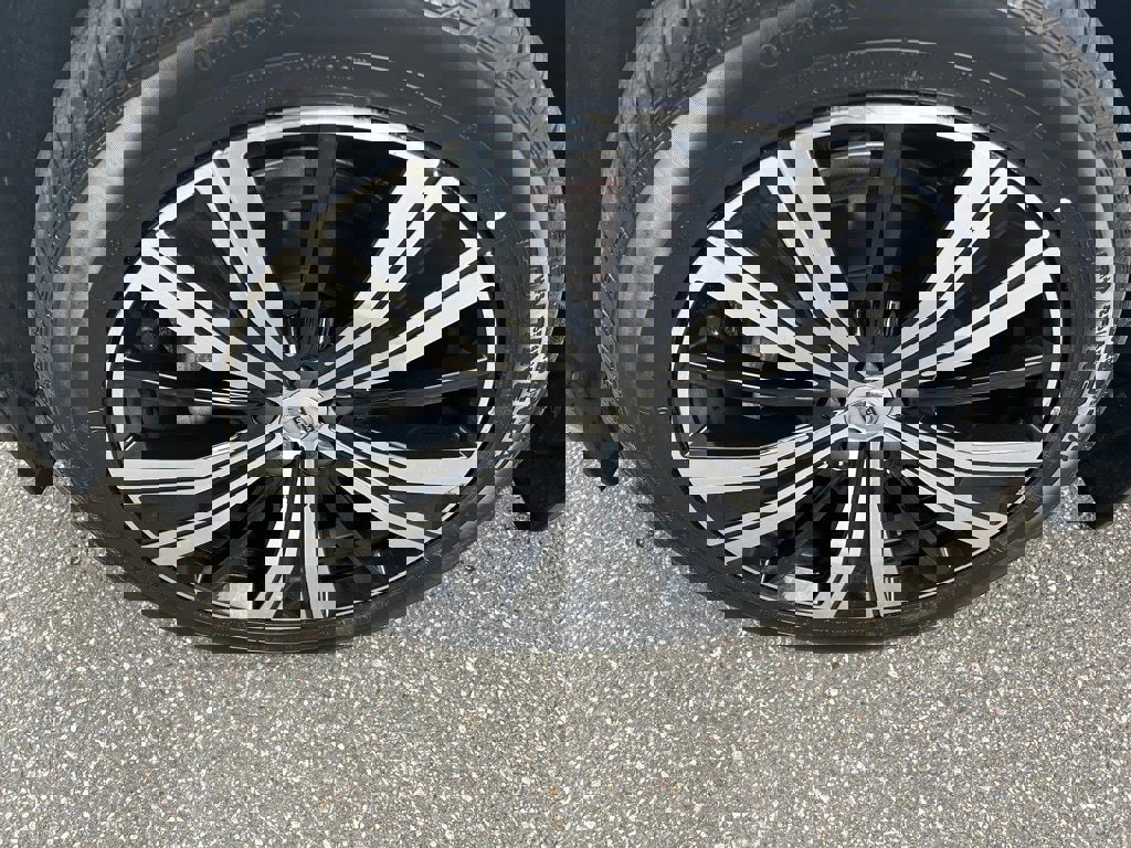 Certified 2022 Volvo XC60 B5 Inscription w/ Advanced Package image 4