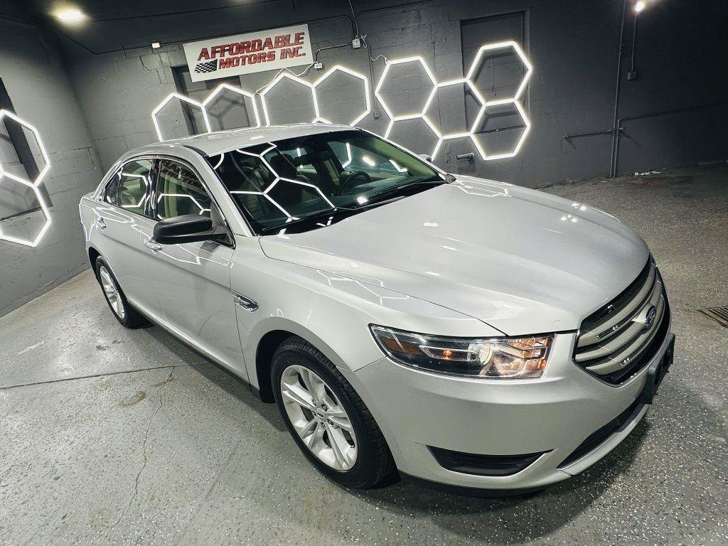 Used 2017 Ford Taurus SE FWD image 8