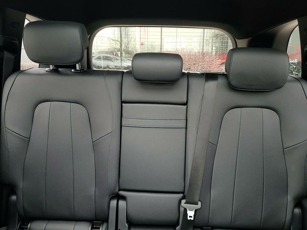 Used 2023 Mercedes-Benz GLB 250 4MATIC image 35