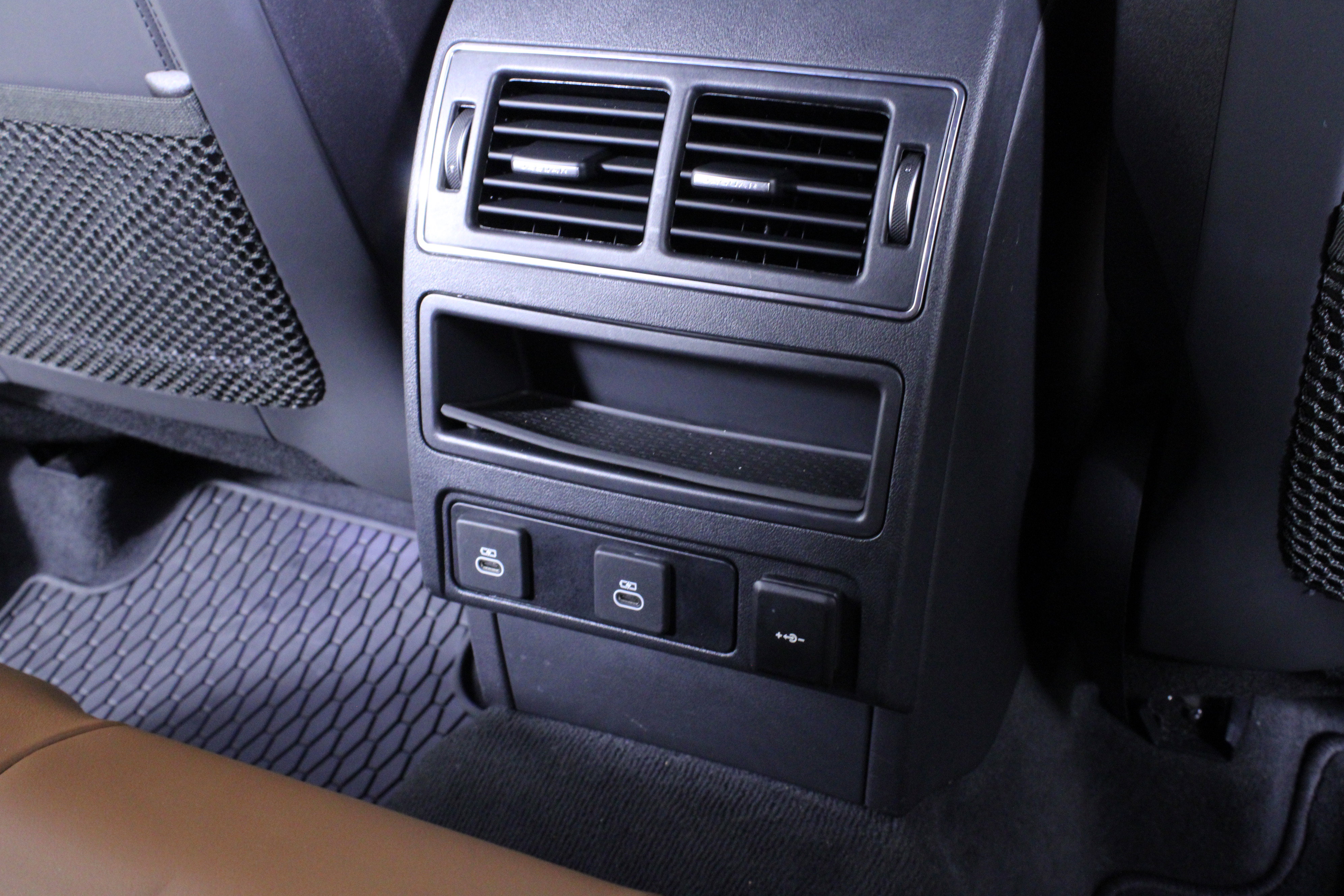 Certified 2025 Jaguar F-PACE R-Dynamic S AWD/4WD image 15