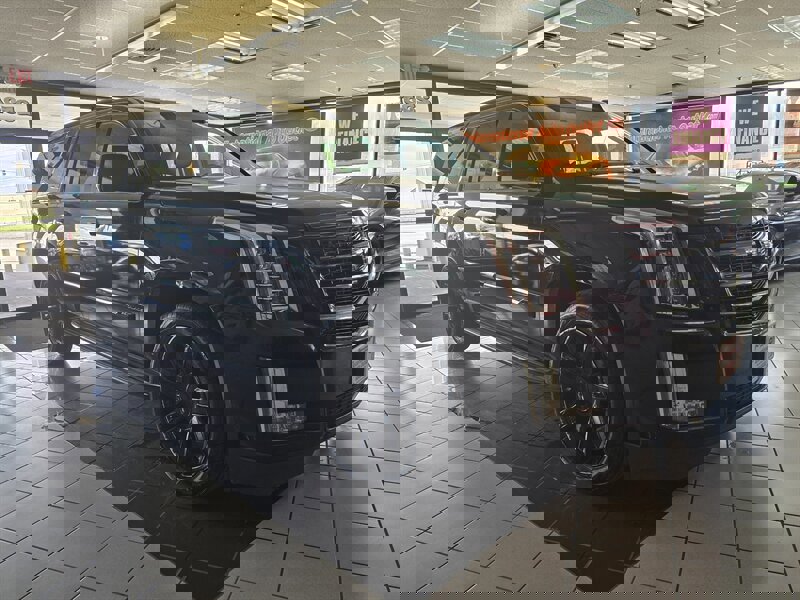 Used 2016 Cadillac Escalade ESV Luxury image 3