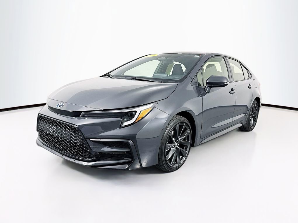 Used 2025 Toyota Corolla SE image 3