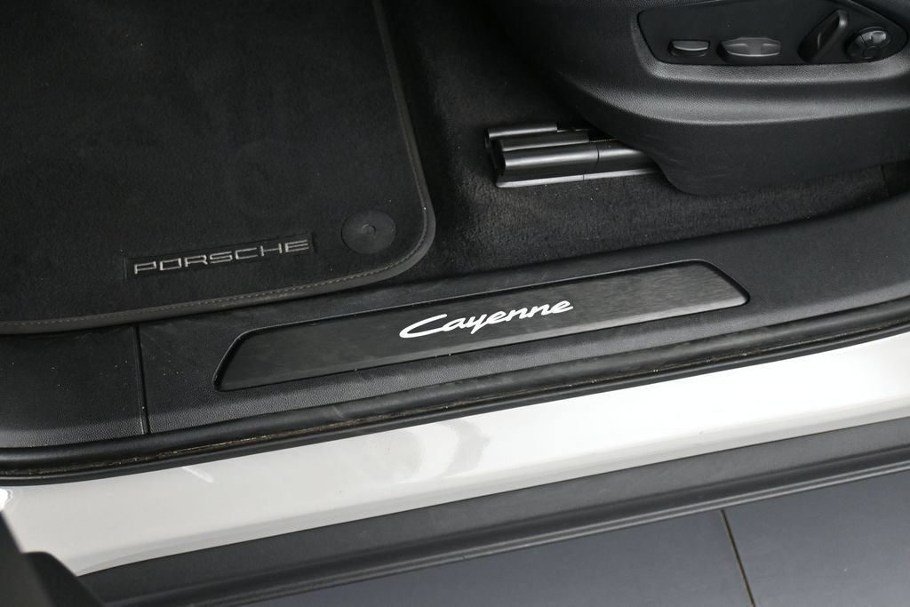 Certified 2026 Porsche Cayenne E-Hybrid AWD/4WD image 16