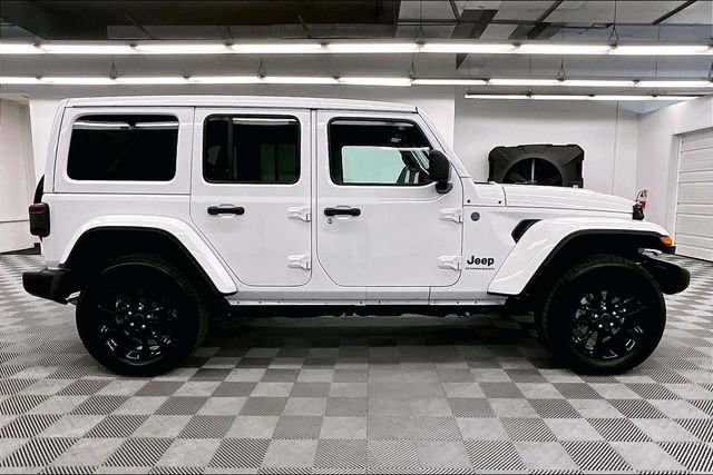 Used 2025 Jeep Wrangler Unlimited Sahara w/ Safety Group image 16