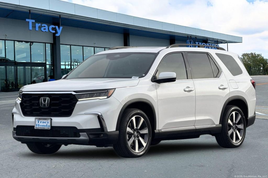 Certified 2025 Honda Pilot Touring image 14