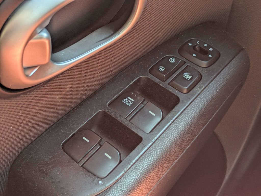 Used 2015 Kia Soul image 23