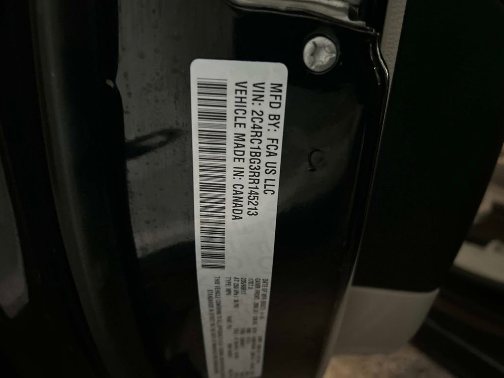 Used 2024 Chrysler Pacifica Touring-L image 32