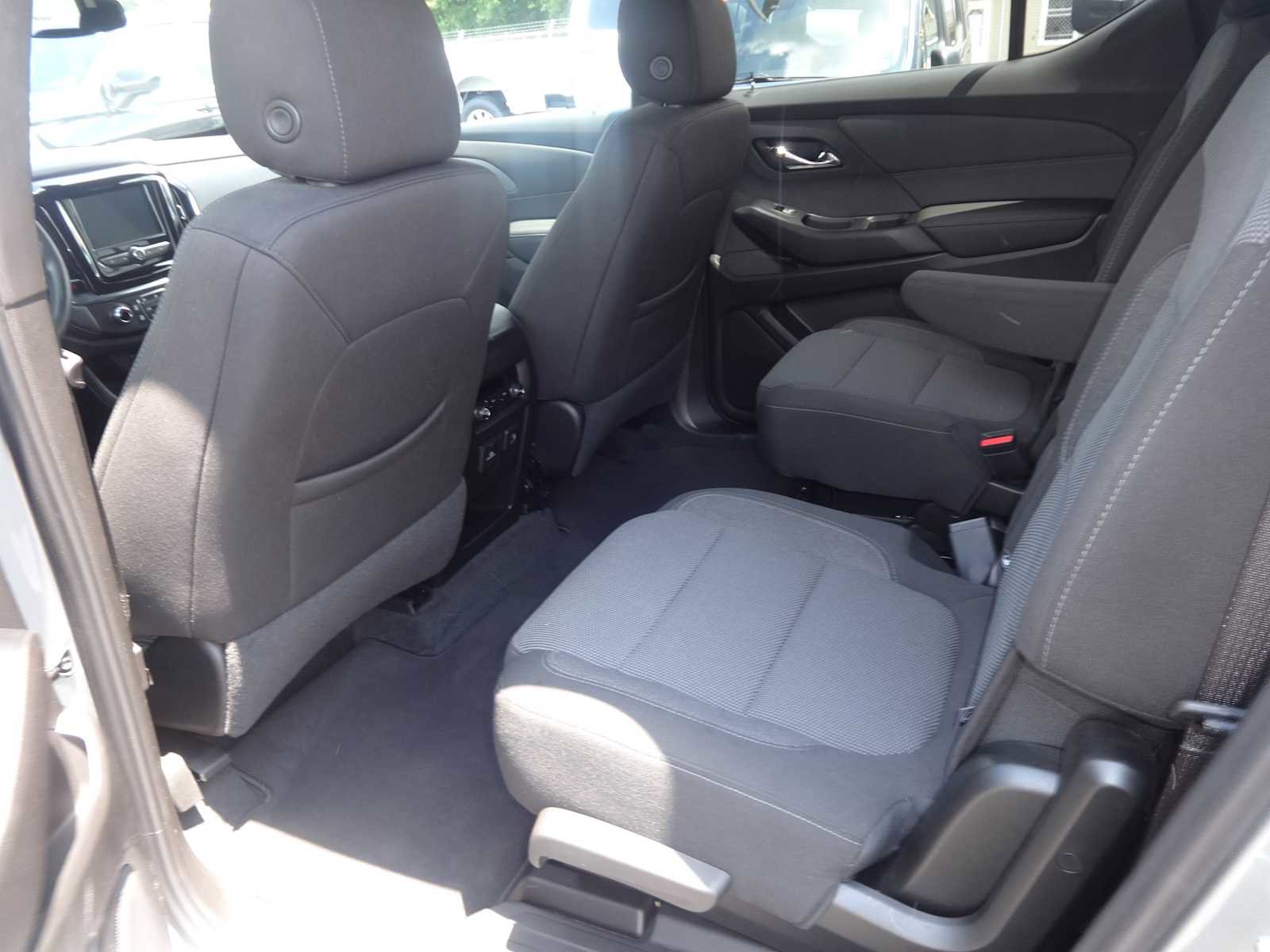 Used 2023 Chevrolet Traverse LT image 14